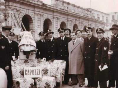 La massima gara di riconoscenza si svolgeva all�incrocio tra corso Vittorio Emanuele e corso Cavour, da sempre uno dei principali snodi del traffico del capoluogo pugliese. Tra l�altro proprio l� vicino si trovava una delle sedi della polizia municipale: precisamente all�interno della Sala Murat di piazza del Ferrarese